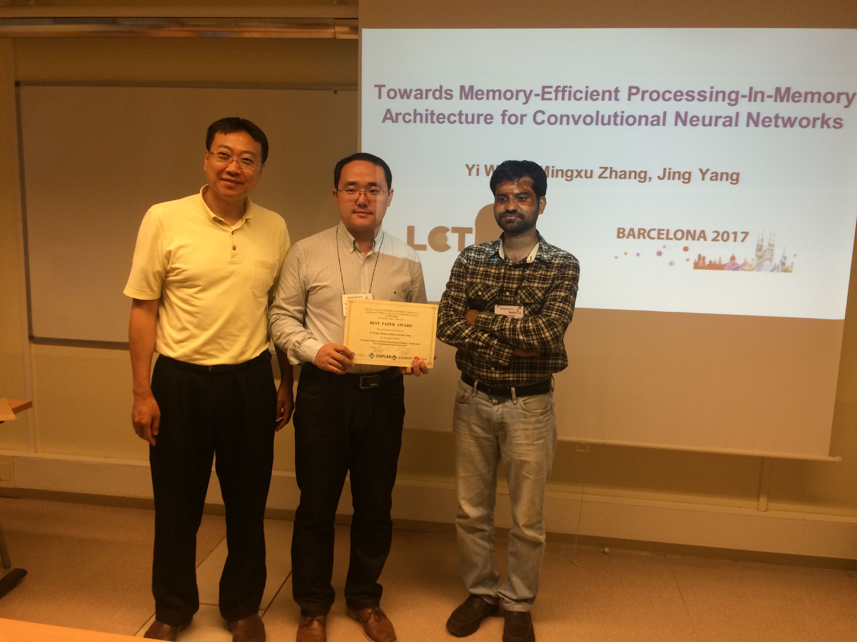 颁奖典礼图.jpg 颁奖典礼图.jpg